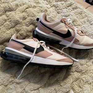 Nike women’s pre day air max 7.5 worn 3 times